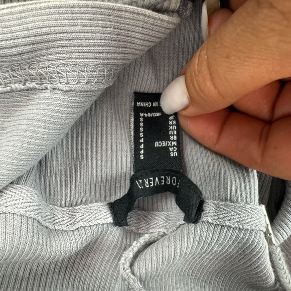 Bow with Clothes Brands Like Forever 21 And Pretty Little Thing - Picture 5 of 9